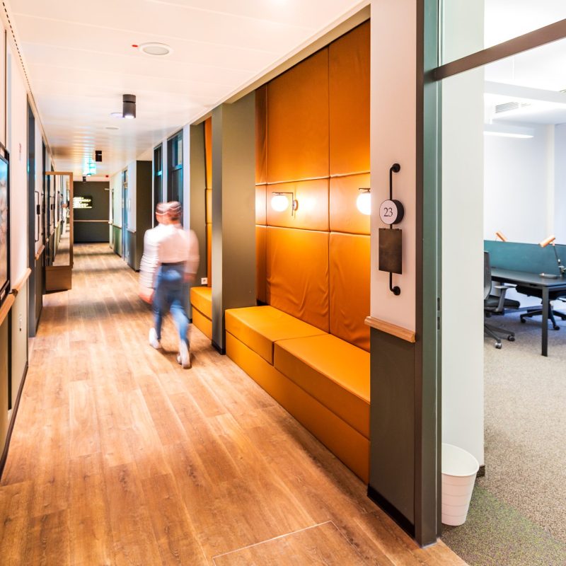 2020-10-01-Plaza-Cubes-Interior-die-zweite_JPG_20201001_PlazaCubesDUS_225-scaled